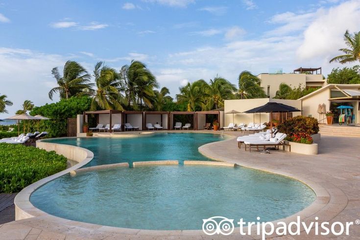 Luxury Beachfront Hotel with Stunning Views Luxury Beachfront Hotel with Stunning Views